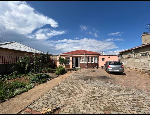 6 BEDROOM HOUSE FOR SALE IN REGENTS PARK